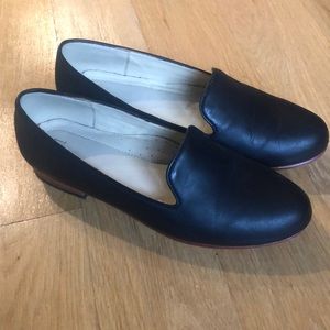 Nisolo smoking shoe in black.